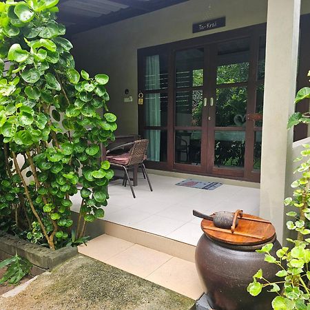 Hotel Bang Po Hut Ban Bang Po Exterior foto