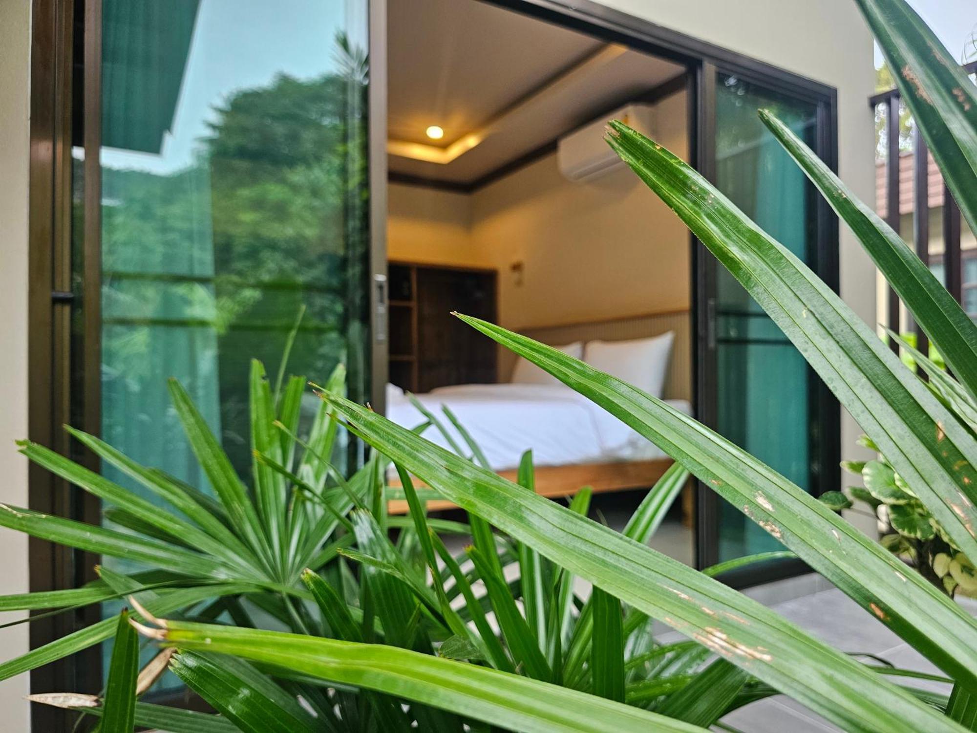 Hotel Bang Po Hut Ban Bang Po Exterior foto