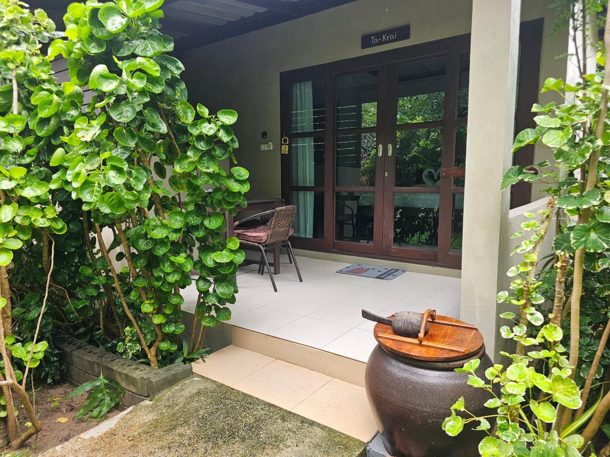 Hotel Bang Po Hut Ban Bang Po Exterior foto