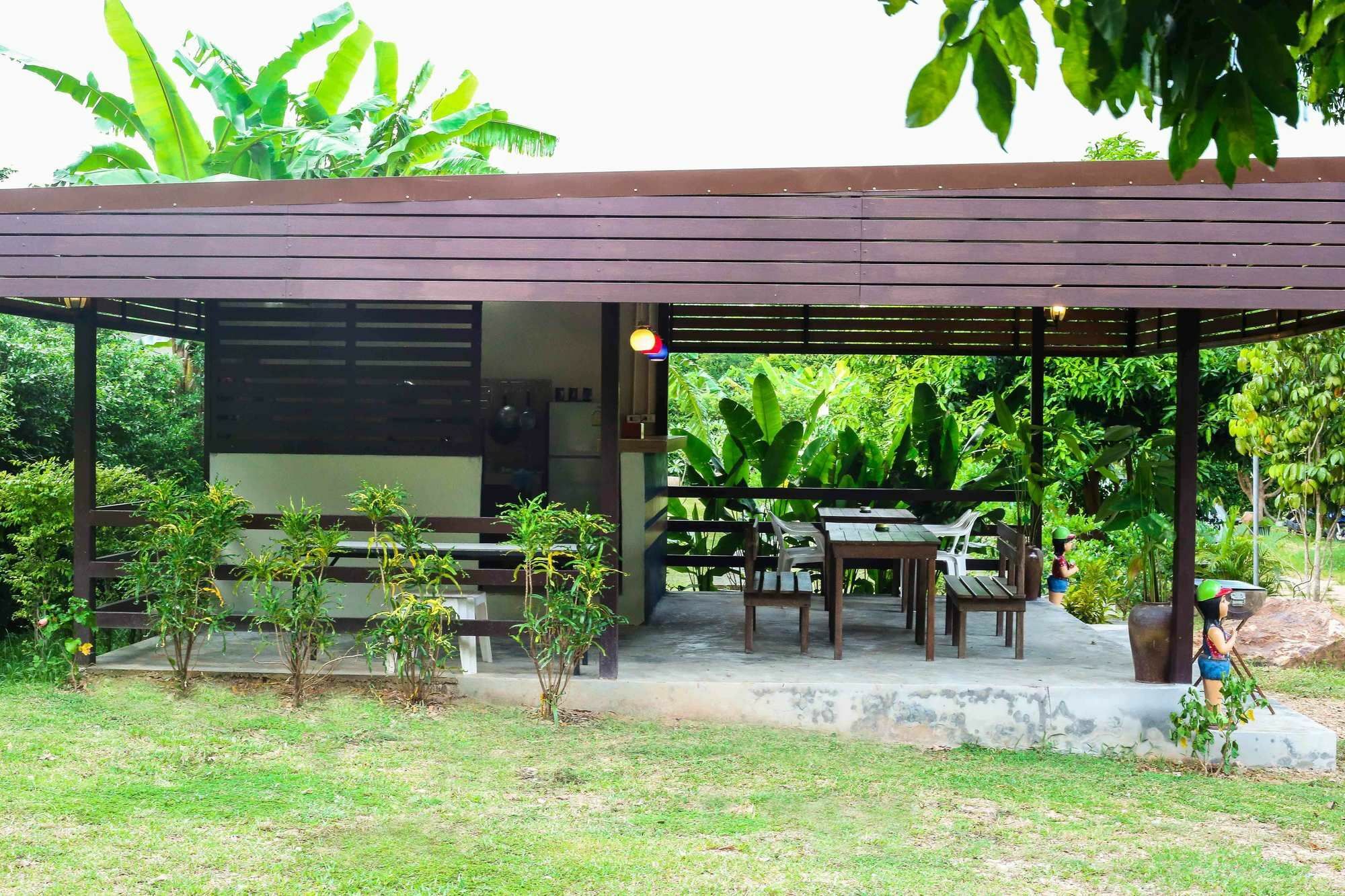 Hotel Bang Po Hut Ban Bang Po Exterior foto